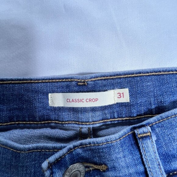Levi's Women's Classic Crop Denim Jeans - Size 31 - Picture 5 of 5